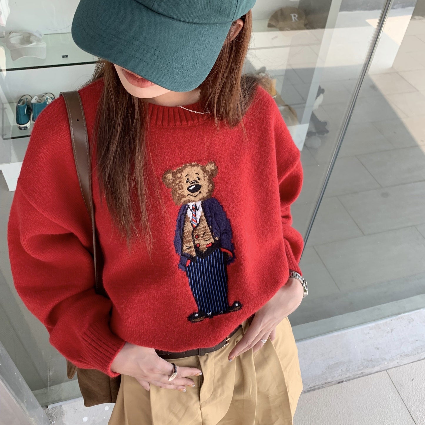 Women's Casual Long Sleeve Cartoon Bear Pattern Pullover Sweater - Cozy and Stylish Crew Neck Sweater