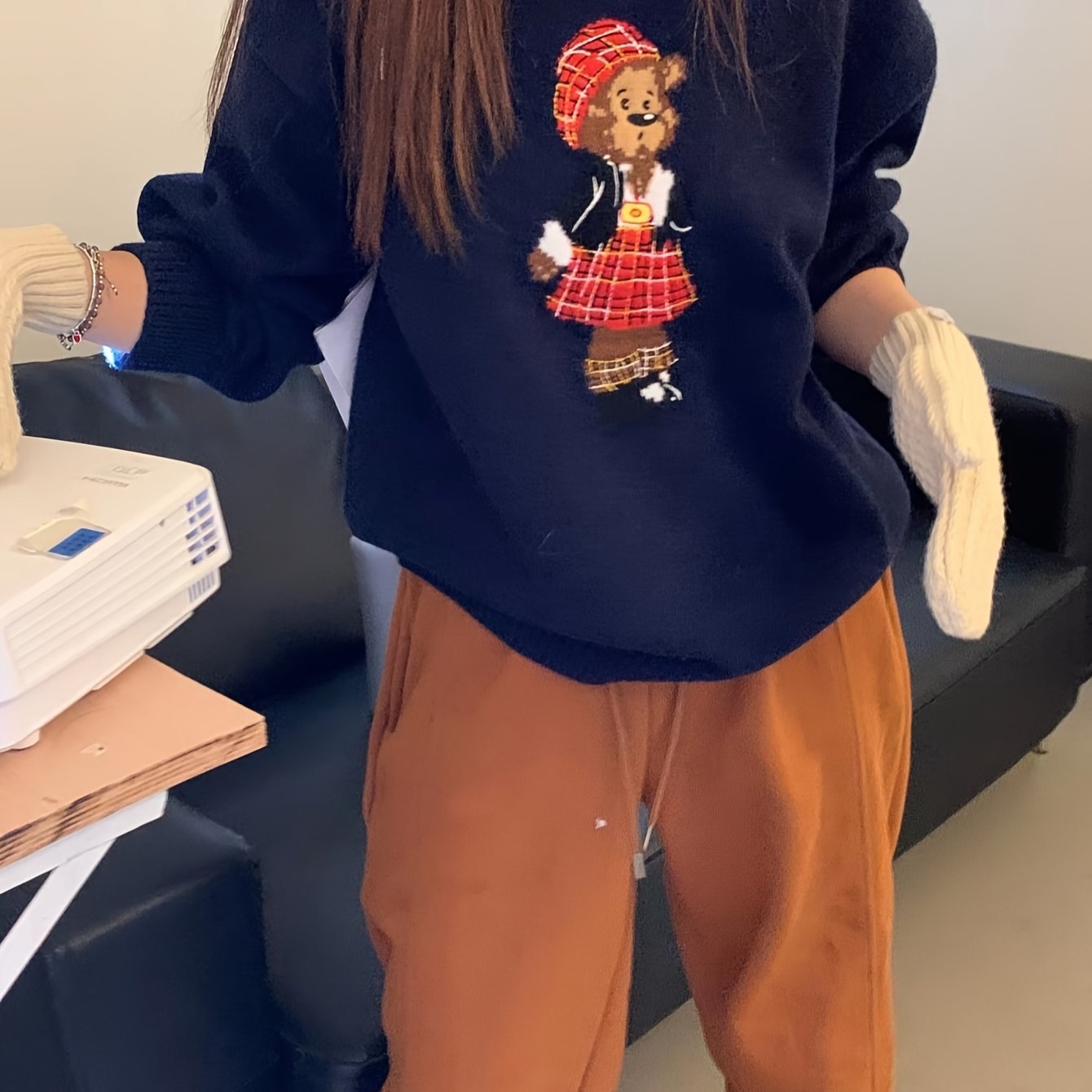 Women's Casual Long Sleeve Cartoon Bear Pattern Pullover Sweater - Cozy and Stylish Crew Neck Sweater