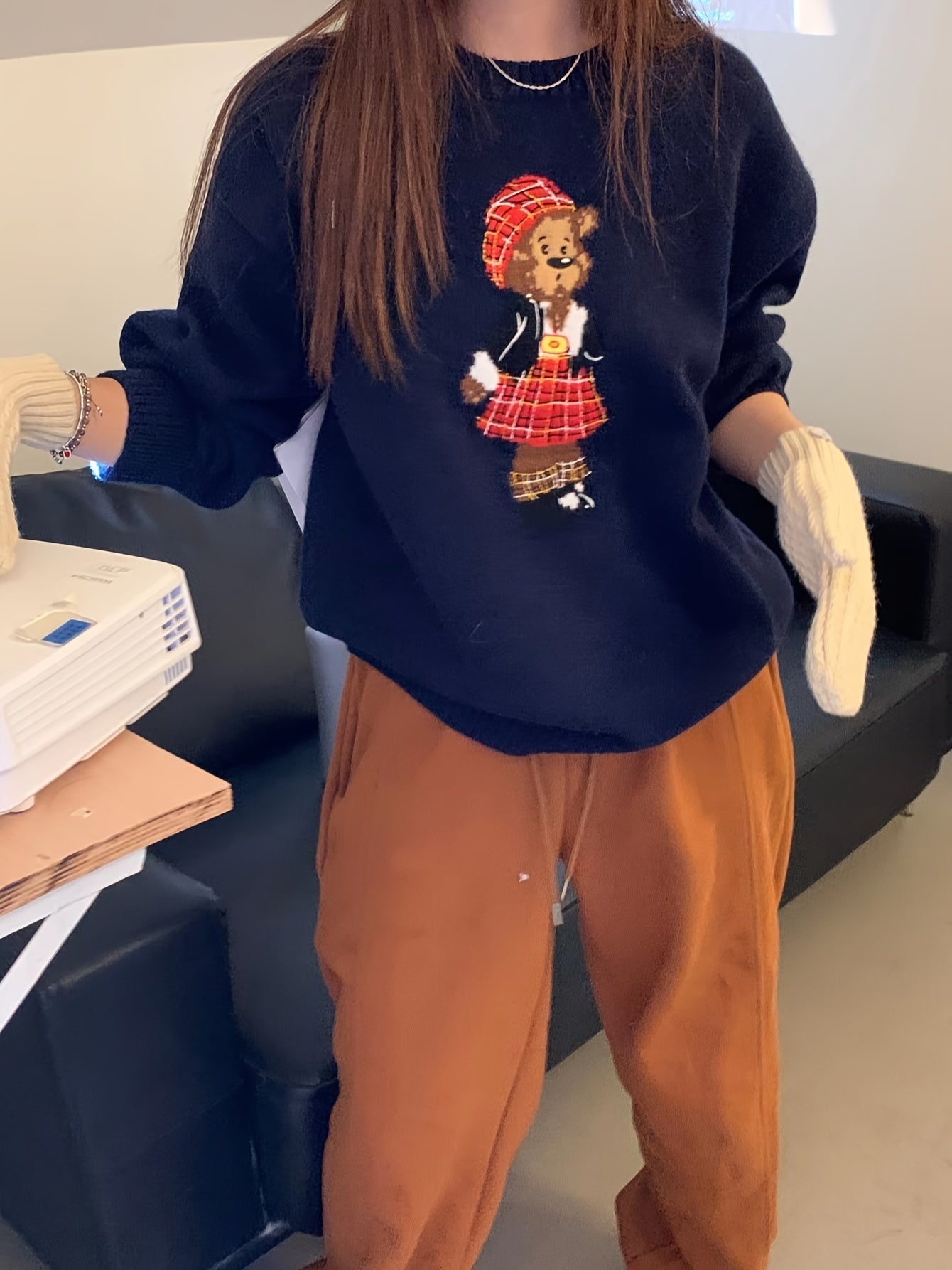 Women's Casual Long Sleeve Cartoon Bear Pattern Pullover Sweater - Cozy and Stylish Crew Neck Sweater