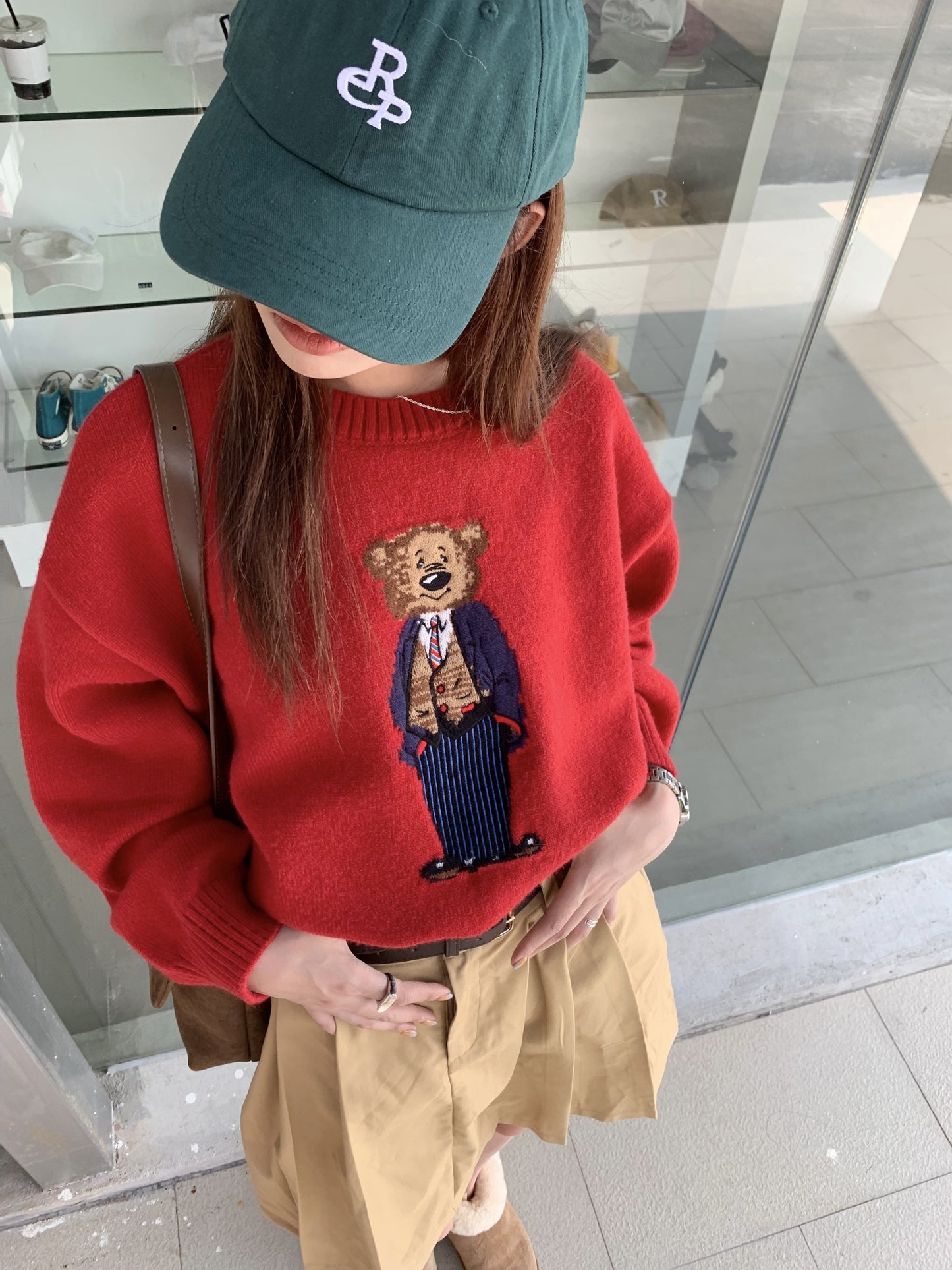 Women's Casual Long Sleeve Cartoon Bear Pattern Pullover Sweater - Cozy and Stylish Crew Neck Sweater